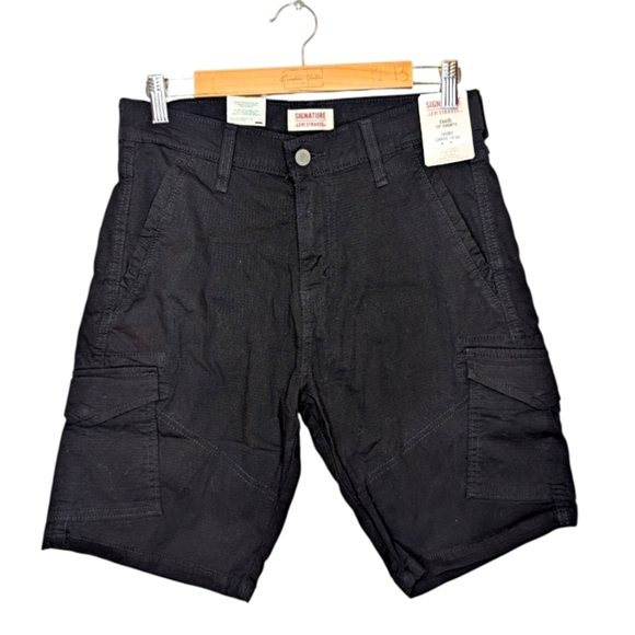NWT Signature Levi's Black 10" Cargo Shorts Size 28 Men's - Picture 1 of 8